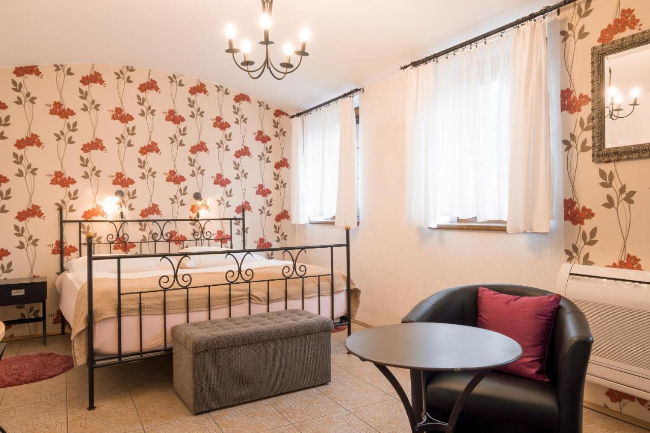 Hotel Maxant Frymburk Esterno foto