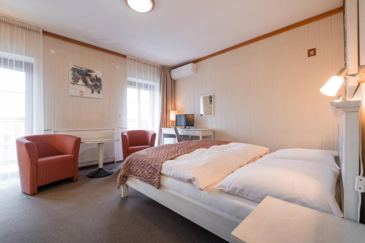 Hotel Maxant Frymburk Esterno foto