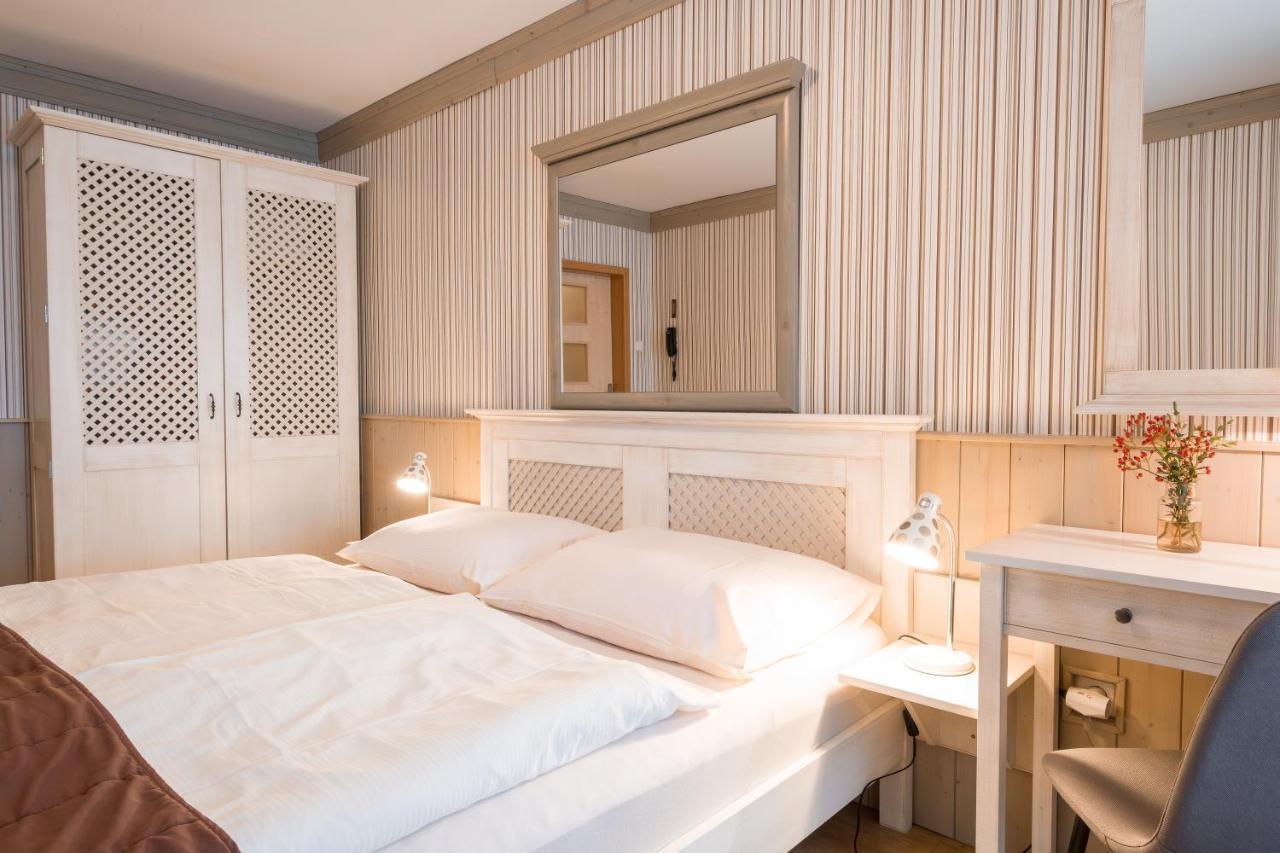 Hotel Maxant Frymburk Esterno foto