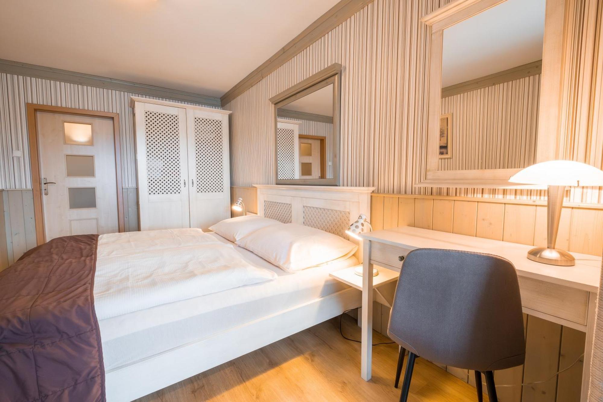 Hotel Maxant Frymburk Esterno foto